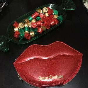 JUICY COUTURE CLUTCH LIPS 👄
